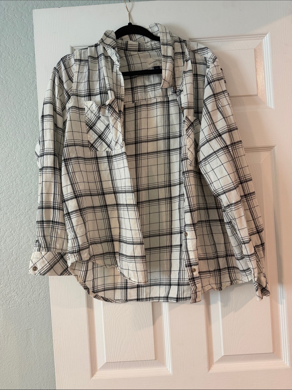 Universal Thread Black and White Plaid Long-Sleeve Button Shirt